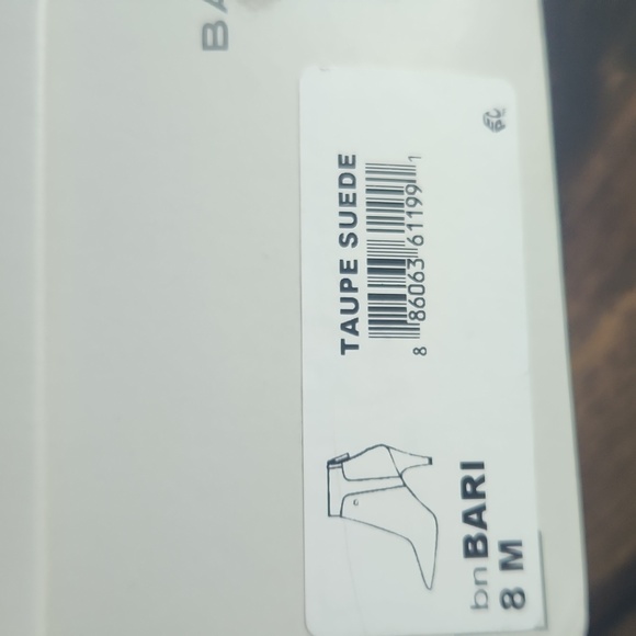 Bandolino Bari Taupe Suede Pointed Toe Kitten Ankle Booties new 8M - Picture 8 of 8